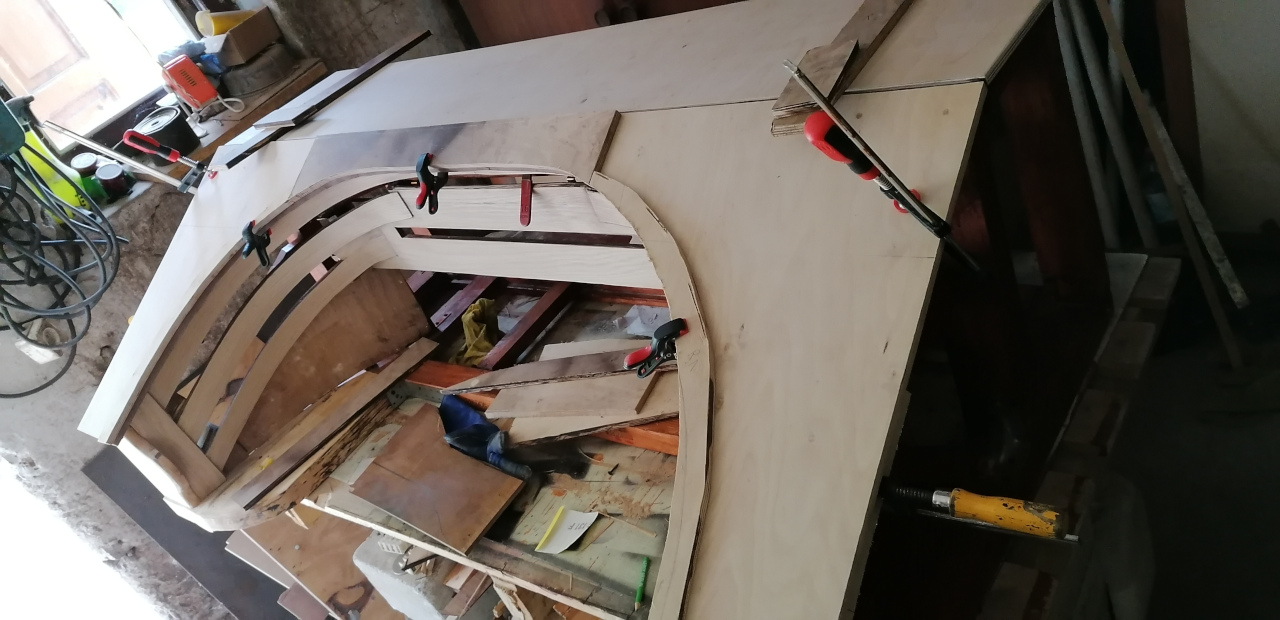 Fitting the hood of top part